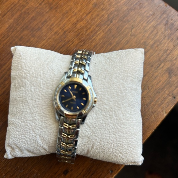 Seiko watch - Ladies with diamonds - Picture 1 of 6